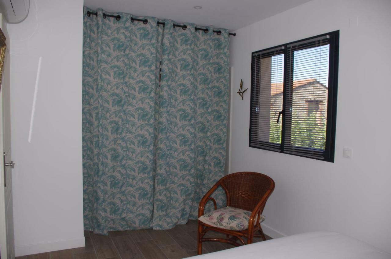 Le Clos Des Foudriers Claira Bagian luar foto